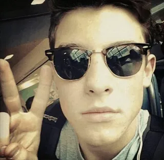 🕶 persona, occhiali da sole, ritratto, gioventù, giovane, celebrità telegram sticker