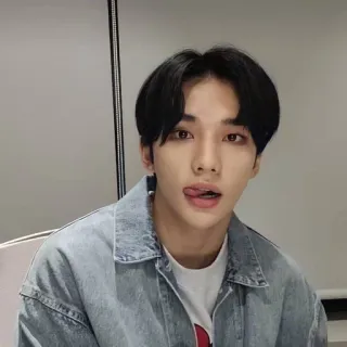 !¡hyunjin :: @fStikBot whatsapp stickers