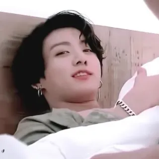 🧷 Jungkook kpop, jungkook, bts, cantante, acostado telegram sticker