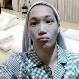 🌀 persona, selfie, mascarilla, pijama, retrato, K-pop telegram sticker