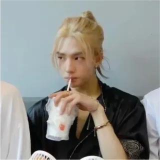 🥤 男人, 饮用, 金发, 吸管, 饮料, 肖像 telegram sticker