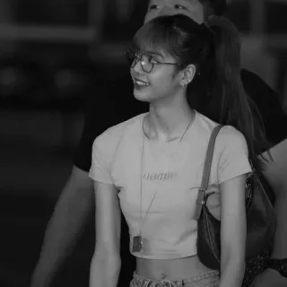 🤍 Lisa kpop, アイドル, 歌手, メガネ, クロップド丈, リサ, blackpink whatsapp sticker