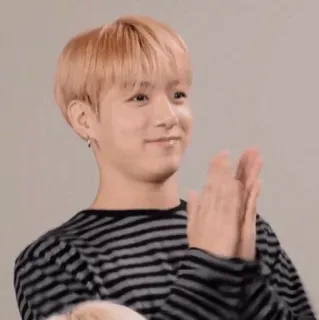 🐰 kpop, idola, bertepuk tangan, tepuk tangan, bahagia, tersenyum telegram sticker