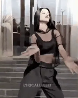 🦋 LYRICALLLLLLLY femme, danse, noir, extérieur whatsapp sticker
