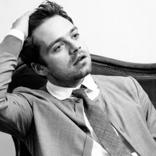 🔱 Sebastian Stan ator, preto e branco, retrato, homem, celebridade whatsapp sticker