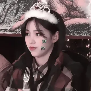 🍓 女人, 女孩, 皇冠, 美丽, 肖像, 人物, 可爱 telegram sticker