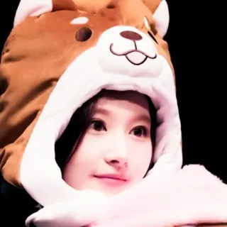 🧺 femme, portrait, chapeau, mignon, personne, sourire telegram sticker