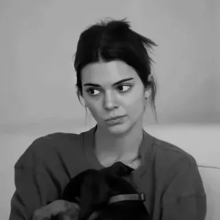 🧷 Kendall Jenner donna, celebrità, cane, ritratto, bianco e nero telegram sticker