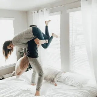😉 mujer, hombre, pareja, cama, interior, dormitorio, amor, a cuestas telegram sticker