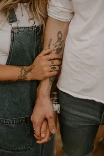 💖 pareja, de la mano, tatuajes, relación, amor, intimidad telegram sticker