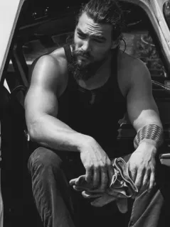 🍻 Jason Momoa мужчина, актер, знаменитость, портрет, черно-белый, майка telegram sticker