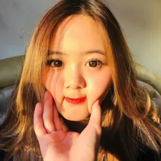 💚 retrato, mujer, asiática, selfie, cara, mano, belleza telegram sticker