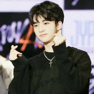 🌙 k-pop, Idol, masculino, sorrindo, gesto de mão, coração, asiático, adolescente telegram sticker