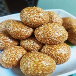 🧆 Sesam, Ladoo, Indische Süßigkeit, Essen, Dessert, Süßigkeiten, Sesamsamen telegram sticker