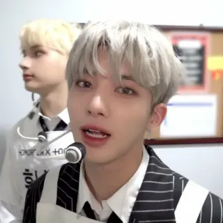 ☁️ HONOR TXT +00 K-pop, TXT, Band, Musica, Idol whatsapp sticker
