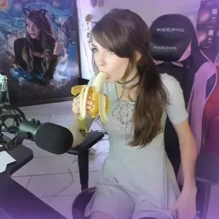 🍌 femme, banane, manger, portrait, intérieur telegram sticker