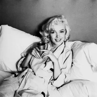 🥀 Marilyn Monroe Мэрилин Монро, Актриса, Голливуд, Винтаж, Классика, Культовый, Кровать, Портрет telegram sticker