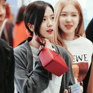 🦄 LOEWE женщина, мода в аэропорту, kpop, blackpink, сумка, корейская мода whatsapp sticker