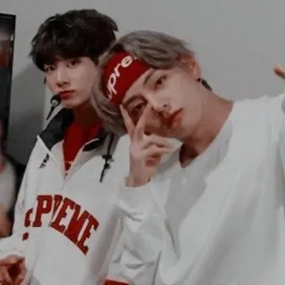 ✌ Supreme K-Pop, BTS, Корейский поп, Мода, Supreme, Знаменитость telegram sticker