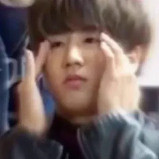 🥲 人, 韓国, アジア, 男性, 顔, 目 whatsapp sticker