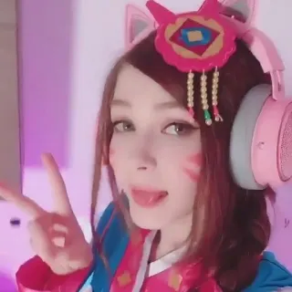 ✌️ D.Va Overwatch Cosplay, D.Va, Overwatch, Gamer, Jeu vidéo, Rose, Casque, Fille telegram sticker