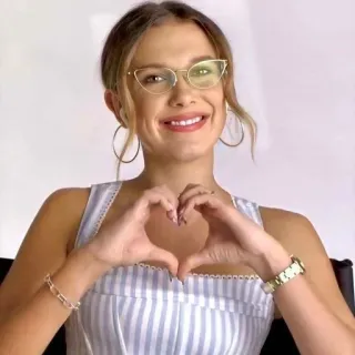 ❤️‍🔥 Millie Bobby Brown, nữ diễn viên, trái tim, kính, nụ cười, chân dung telegram sticker