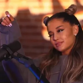 💧 Ariana Grande Ariana Grande, chanteuse, célébrité, pop star, femme, portrait telegram sticker
