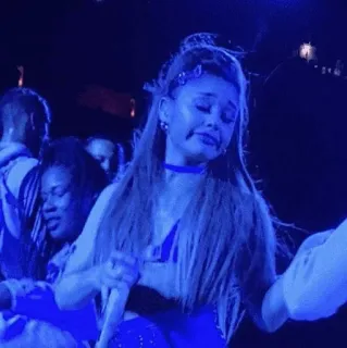🍸 Ariana Grande ariana grande, popster, zangeres, concert, emotioneel, huilen whatsapp sticker
