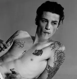💲 homem, tatuagem, fumando, cigarro, sem camisa, retrato, caveira whatsapp sticker