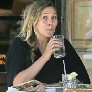 🧚‍♀️ Elizabeth Olsen celebrity, actress, elizabeth olsen, woman, drinking, blonde, portrait telegram sticker