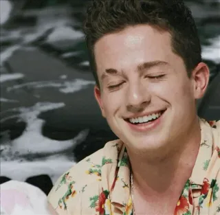 💙 Charlie Puth Sänger, Musiker, Porträt, lächelnd, Promi telegram sticker