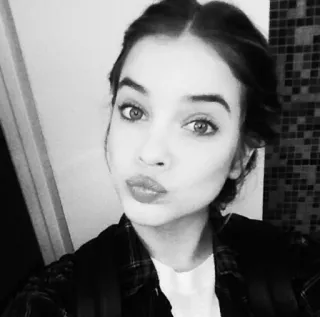 🥂 portrait, selfie, femme, noir et blanc, personne, visage whatsapp sticker