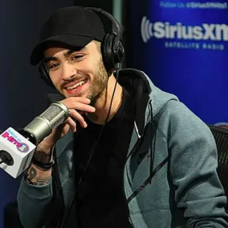🔦 Zayn Malik muzikant, zanger, radio, interview, koptelefoon, beroemdheid telegram sticker