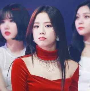 🦋 Jisoo kpop, piosenkarka, idolka, kobieta, czerwona sukienka, celebrytka telegram sticker