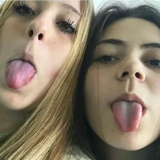 😛 meninas, língua, selfie, amigos, retrato telegram sticker