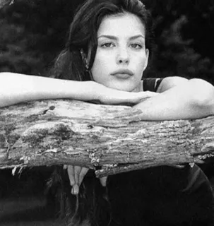 🍒 Liv Tyler atriz, retrato, preto e branco, celebridade telegram sticker