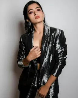 🍑 Rashmika Mandanna индийская актриса, знаменитость, Болливуд, мода, портрет telegram sticker