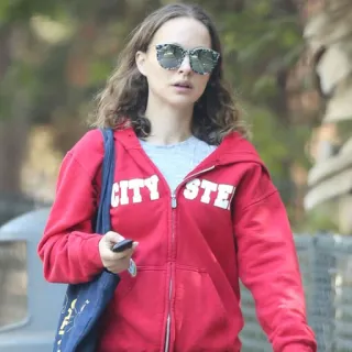 ❄️ CITY STE mulher, retrato, moletom com capuz, óculos de sol, cidade, estilo telegram sticker