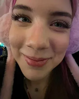 😶 phụ nữ, cô gái, chân dung, khuôn mặt, selfie telegram sticker