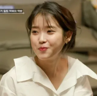 🦂 IU IU, Star de la K-pop, K-pop, Artiste coréenne, Chanteuse, Actrice whatsapp sticker