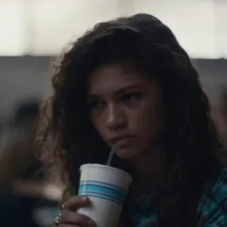 🧬 Rue Bennett Euphoria mujer, Zendaya, retrato, Euphoria, Rue Bennett whatsapp sticker