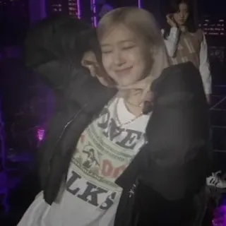 🍰 Frau, blonde Haare, lächelnd, K-Pop, Idol, weiblich, Person telegram sticker