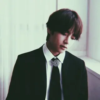 🍚 V K-pop, BTS, piosenkarz, moda, celebryta, muzyka telegram sticker