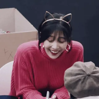 🎟 mulher, suéter vermelho, sorrindo, orelhas de gato, feliz, retrato telegram sticker