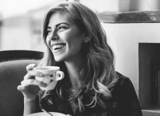 🤍 donna, caffè, sorriso, felice, ritratto, gioia telegram sticker