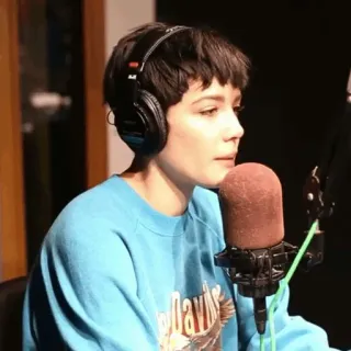 🕊 Halsey 海尔希, 歌手, 音乐人, 麦克风, 录音棚, 肖像 telegram sticker