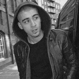 🎬 Zayn Malik портрет, знаменитость, певец, толстовка, черно-белый, Зейн Малик telegram sticker