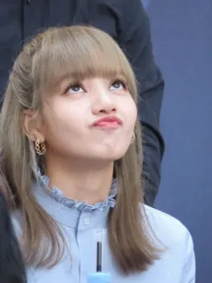 😗 Lisa Lisa, K-pop, cantora, idol, celebridade, retrato, mulher, asiática whatsapp sticker