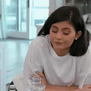 ◾️ Kylie Jenner kylie jenner, celebridade, pessoa, mulher, camisa branca telegram sticker