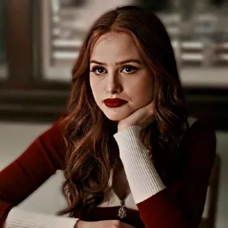🖤 Cheryl Blossom Riverdale Cheryl Blossom, Riverdale, Madelaine Petsch, Teenager Drama, Rote Haare, Porträt whatsapp sticker